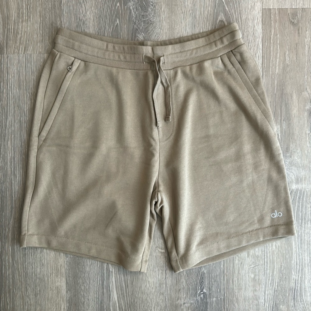 ALO Yoga Tan Men's Shorts